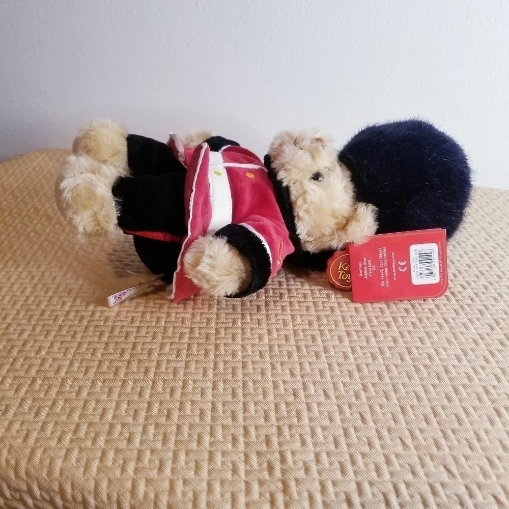 Nwt keel toys kindon guardsman bear plush